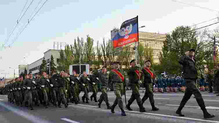 Турчинов обіцяв запровадити санкції проти ЗМІ, які транслювали парад з окупованого Донецька