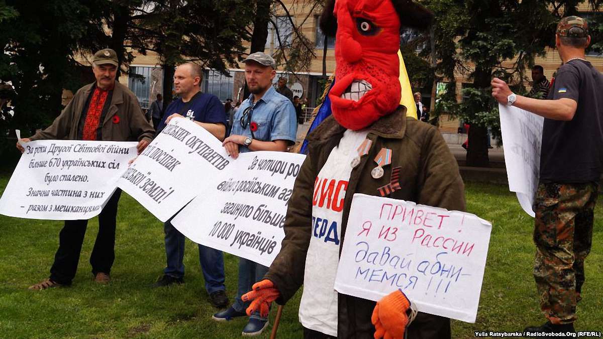 У Дніпрі поліція склала адмінпротокол за опудало сепаратиста з георгієвською стрічкою