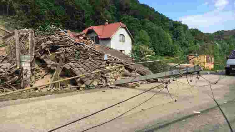 Зсув ґрунту на недіючому кар'єрі біля Мукачево зруйнував три будинки