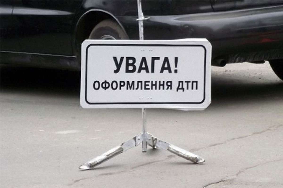 У Запоріжжі зіткнулися близько 10 автомобілів та маршрутка, є постраждалі