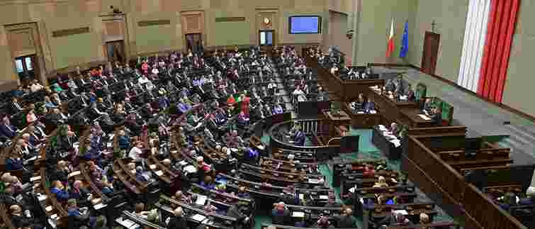 Польський парламент проголосував за зменшення депутатських зарплат