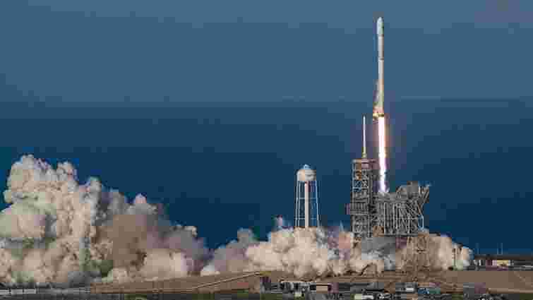 SpaceX успішно запустила модернізовану ракету Falcon 9 з модулем для пілотів