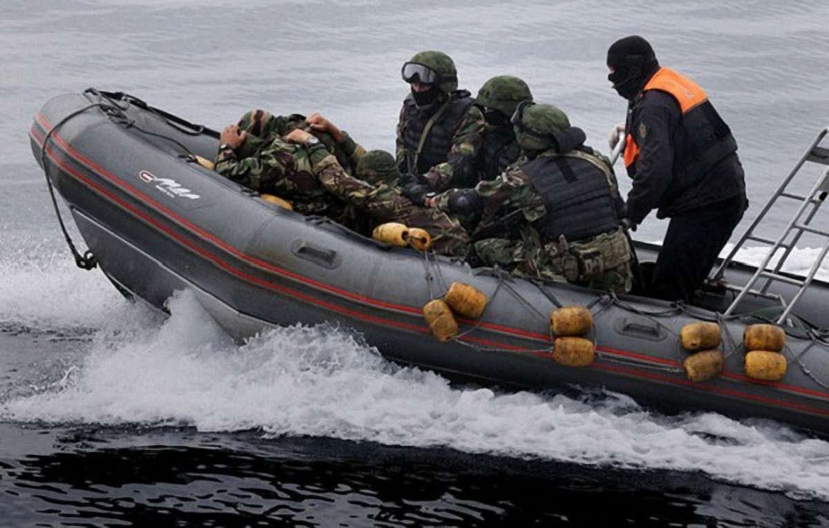 Прикордонники РФ затримали в Азовському морі катер з українськими рибалками