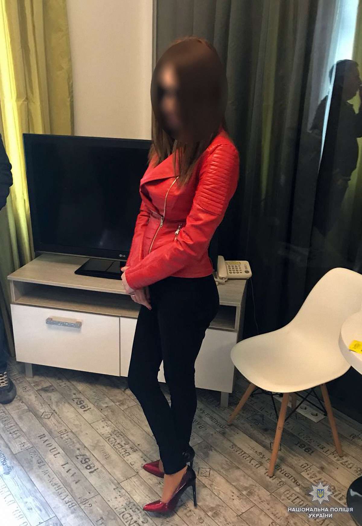 Нацполіція затримала сутенерів, які організували надання інтимних послуг через Інтернет