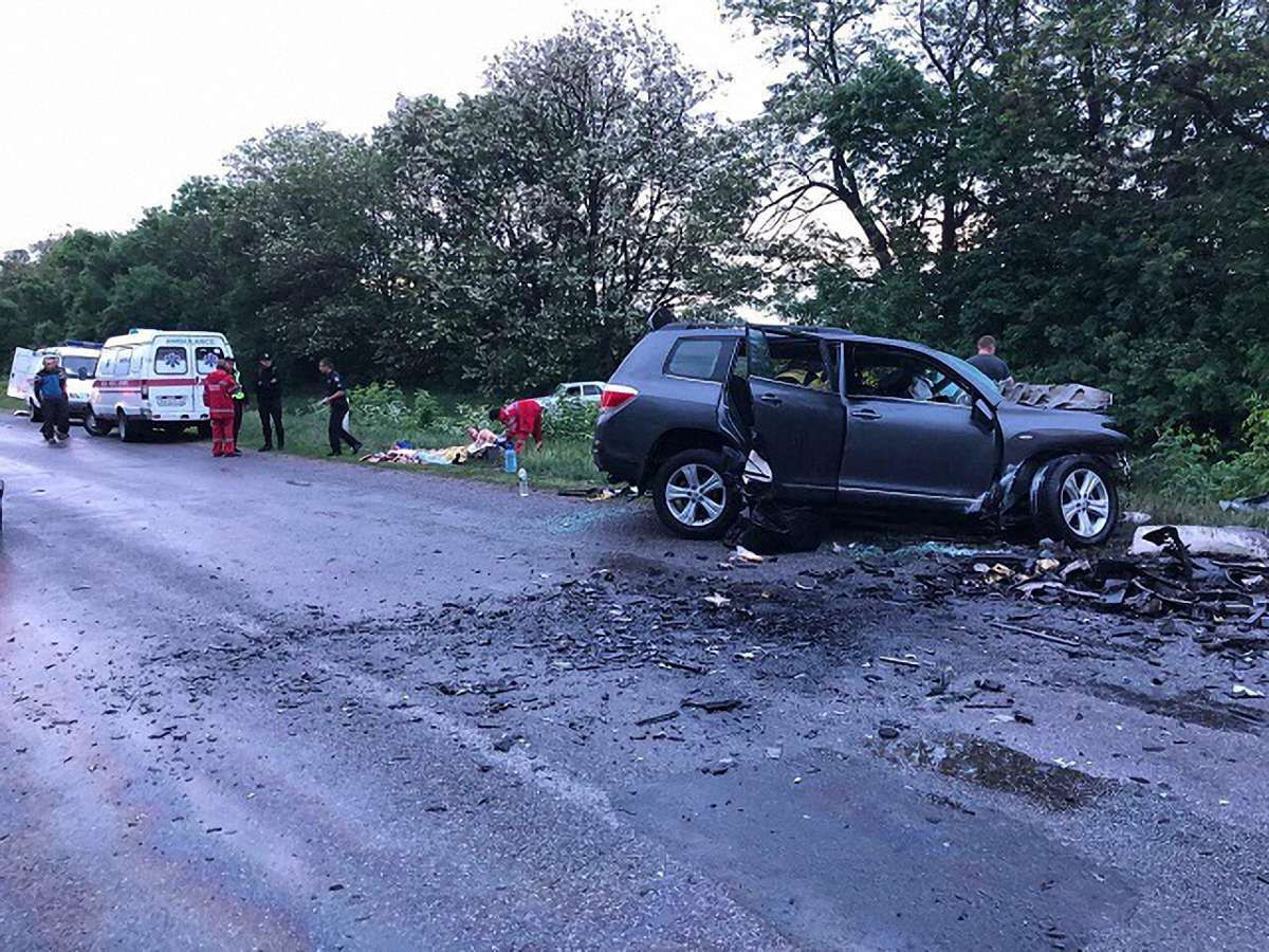 У автомобільній аварії на Кіровоградщині загинули четверо людей, серед яких малолітні діти
