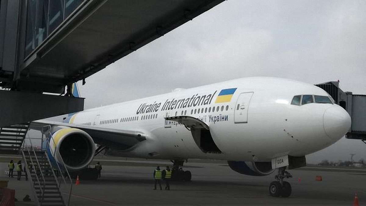 Внутрішні пасажирські авіаперельоти в Україні виконують лише три компанії