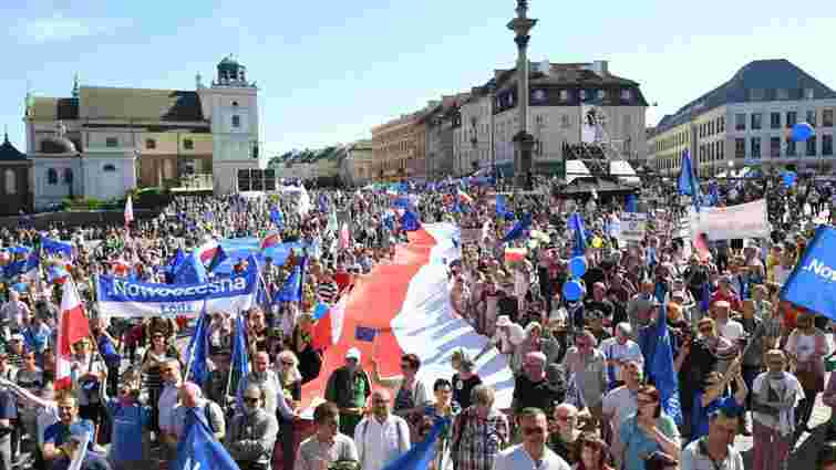 У Варшаві тисячі людей протестували проти політики уряду