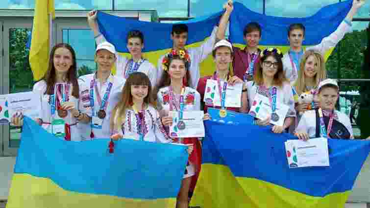 Українські школярі виграли гран-прі на світовому конкурсі з IT і робототехніки в Бухаресті