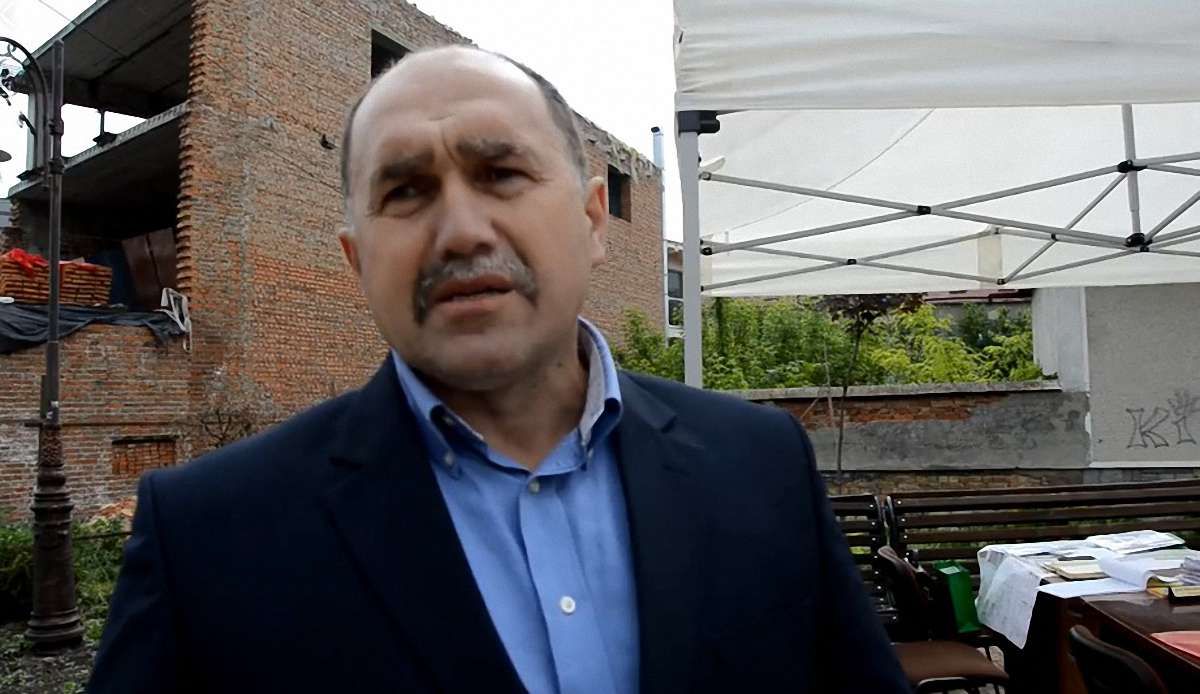 Мер Золочева оголосив безстрокове голодування на площі у центрі міста