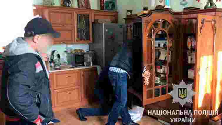 У Львові викрили групу шахраїв, які намагались привласнити чужу квартиру