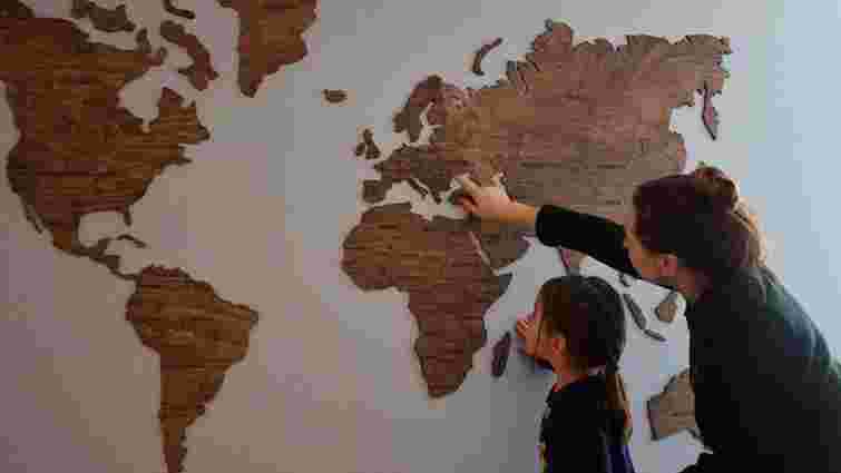 Українська дерев’яна мапа світу зібрала $100 тис. на Kickstarter