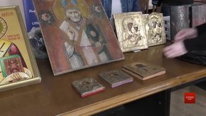 Конфісковані давні ікони львівські митники передали до музеїв України