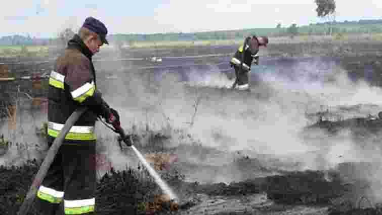 Рятувальники понад дві доби гасили пожежу 15 гектарів торфу на Жовківщині