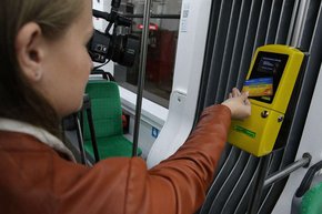 У львівських трамваях встановили термінали для оплати проїзду