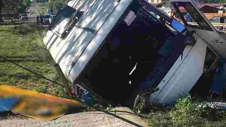 На Буковині внаслідок ДТП травмувалися шестеро пасажирів рейсового автобуса
