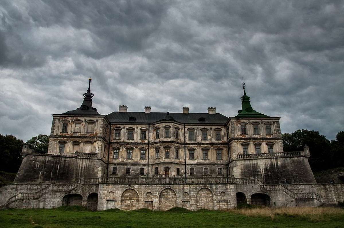 Про кільце Львівських замків з документами