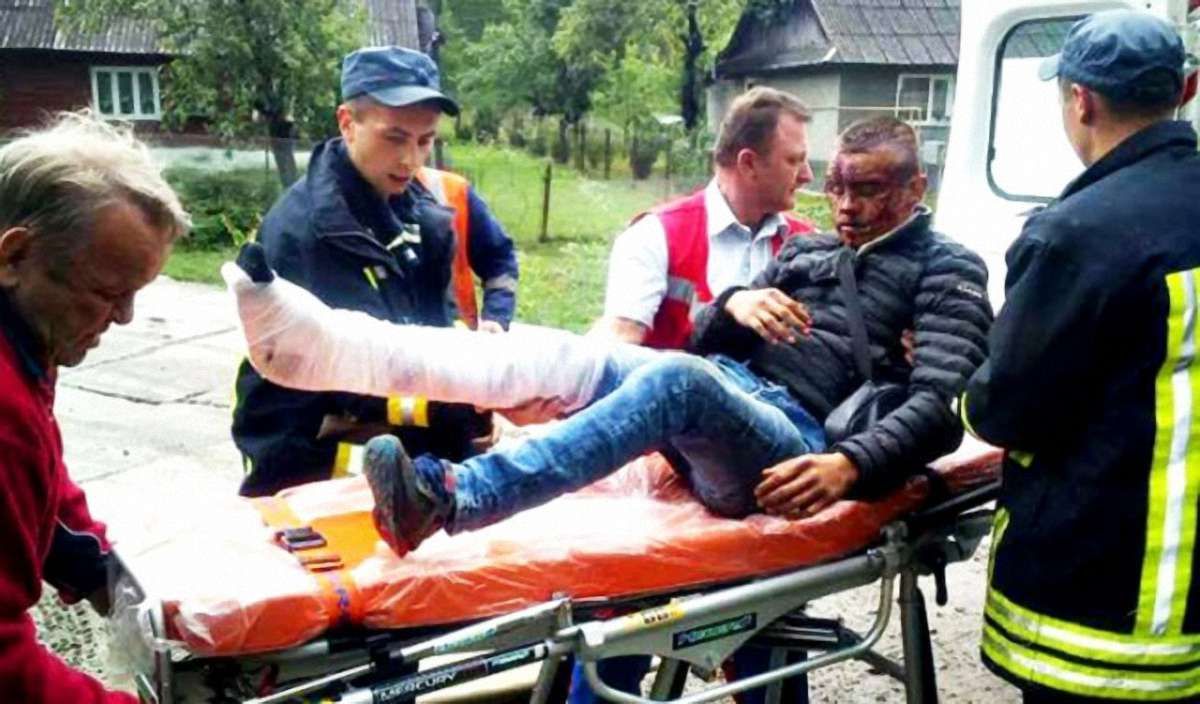 У горах на Закарпатті чоловік випав з поїзда під час руху