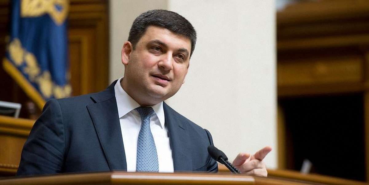 Прем'єр-міністр пообіцяв першим зробити усі щеплення в прямому ефірі телеканалів