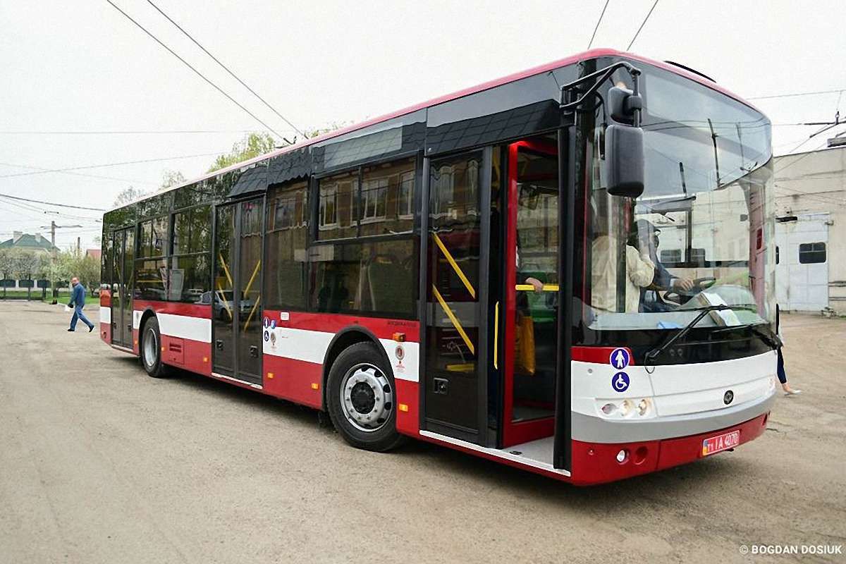 Івано-Франківськ купить у компанії «Богдан» 24 великих автобуси за ₴100 млн
