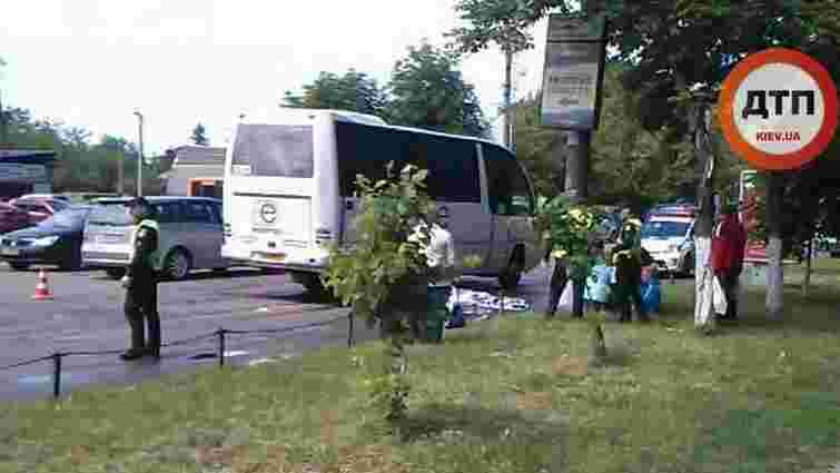 Під Києвом автобус збив на переході двох дітей на роликах, одна з них загинула