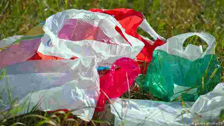 Щорічно у світі використовують 5 трлн пластикових пакетів