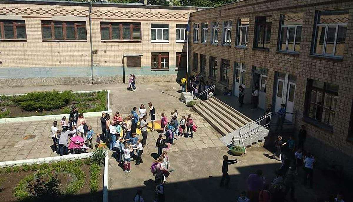 37 школярів у Миколаєві потрапили до лікарні після розпилення у школі невідомого газу