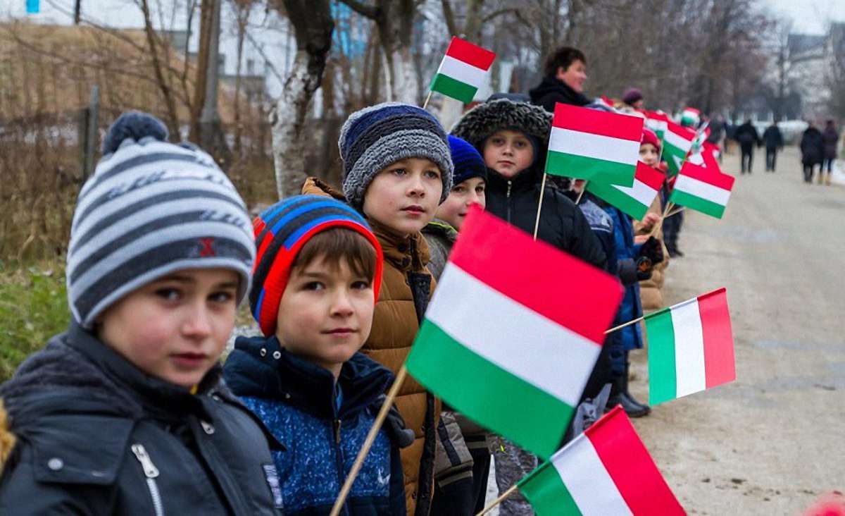 Уряд Орбана на першому засіданні ухвалив меморандум захисту закарпатських угорців