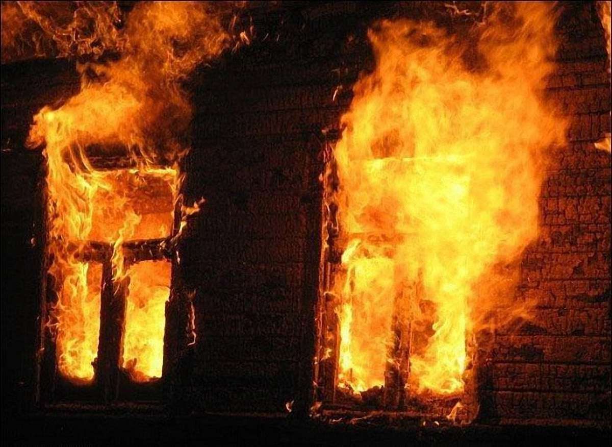 На Старосамбірщині вночі згорів дерев'яний житловий будинок