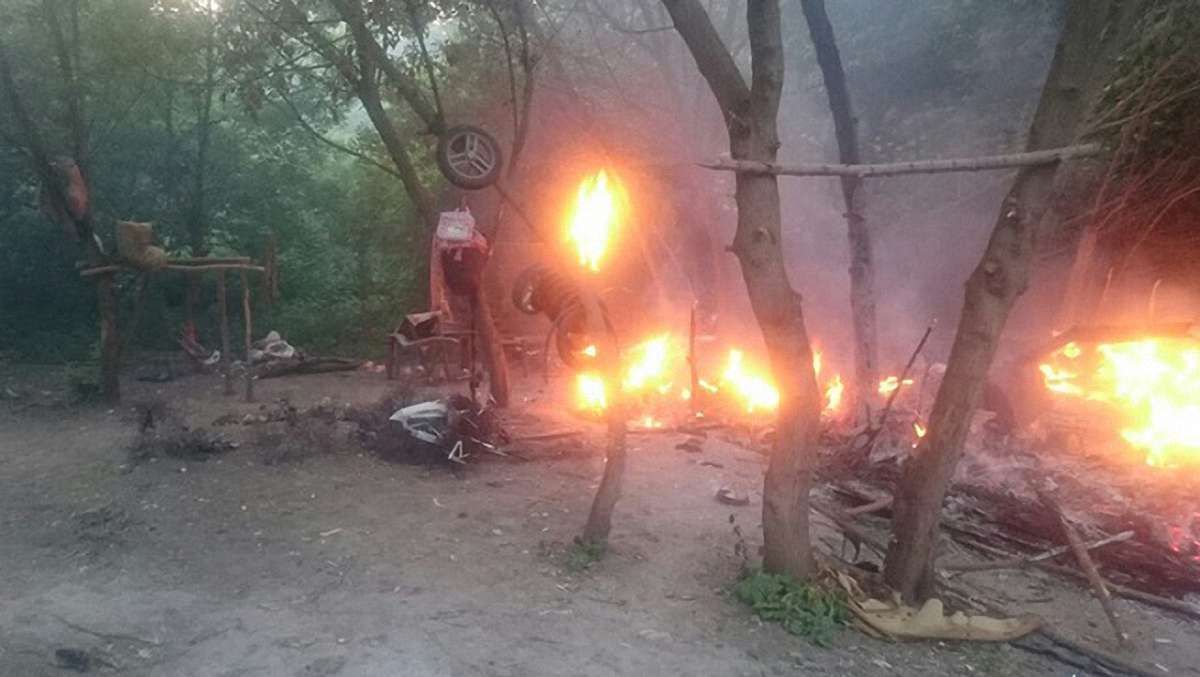 У поліції розповіли подробиці нападу на ромський табір неподалік Тернополя
