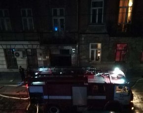 У Львові через пожежу у квартирі жінка отруїлась продуктами горіння