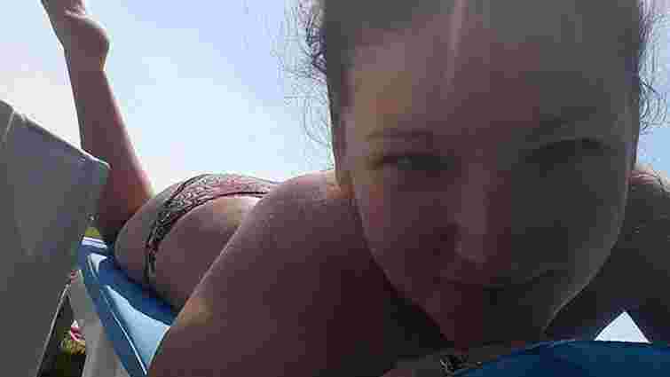На Рівненщині виховательку дитсадка звільнили через фото у купальнику в соцмережі