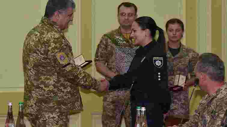 Петро Порошенко нагородив орденом львівську поліцейську Тетяну Сороку