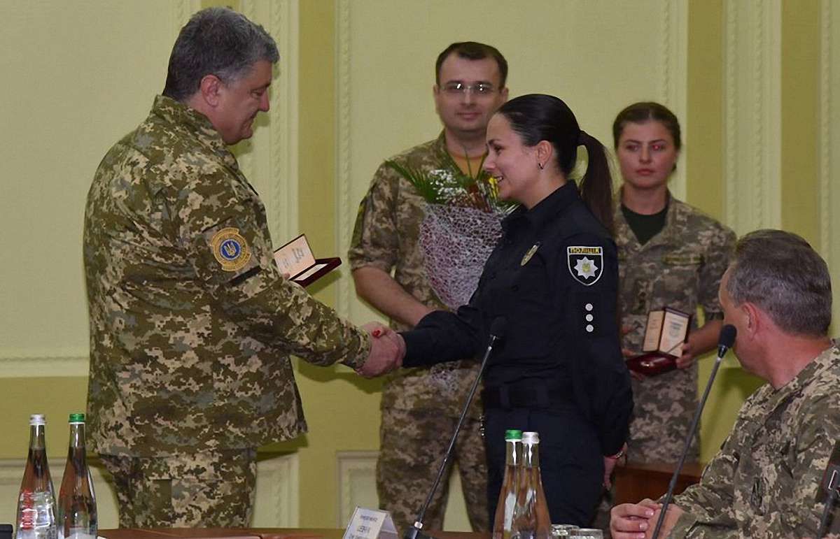 Петро Порошенко нагородив орденом львівську поліцейську Тетяну Сороку