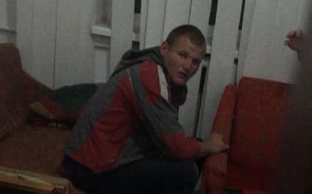 Суд відпустив чоловіка, що спалив прапори України у Городку