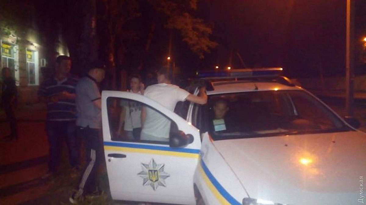 Поліція назвала версії нападу на екс-лідера «Правого сектору» в Одесі