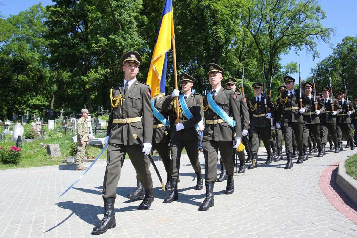У день Свята Героїв у Львові вшанували борців за волю України