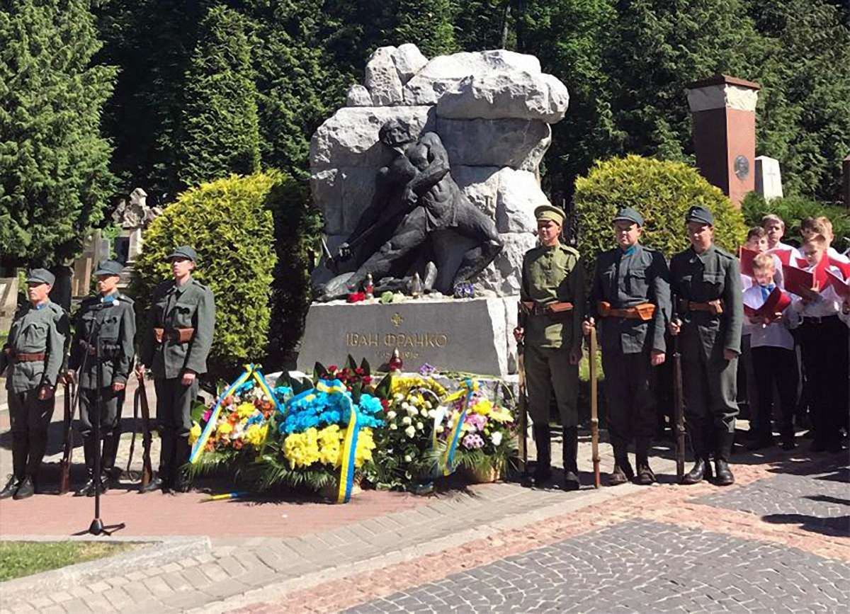 На Личаківському цвинтарі у Львові відзначили 102 річницю з дня смерті Франка