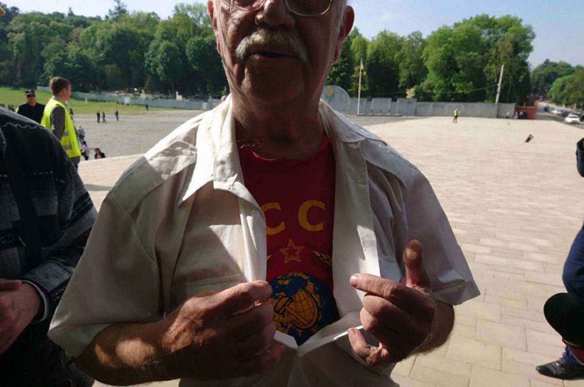 Поліція визнала невинним 80-річного львів’янина у футболці з символікою СРСР