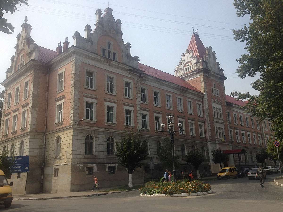 На Львівщині суд зобов’язав шахрайку повернути отримані під час продажу квартири ₴935 тис.