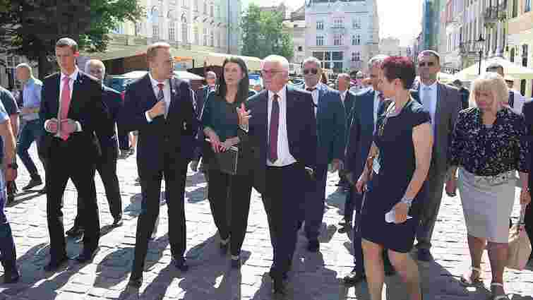 Президент Німеччини прогулявся історичним середмістям Львова