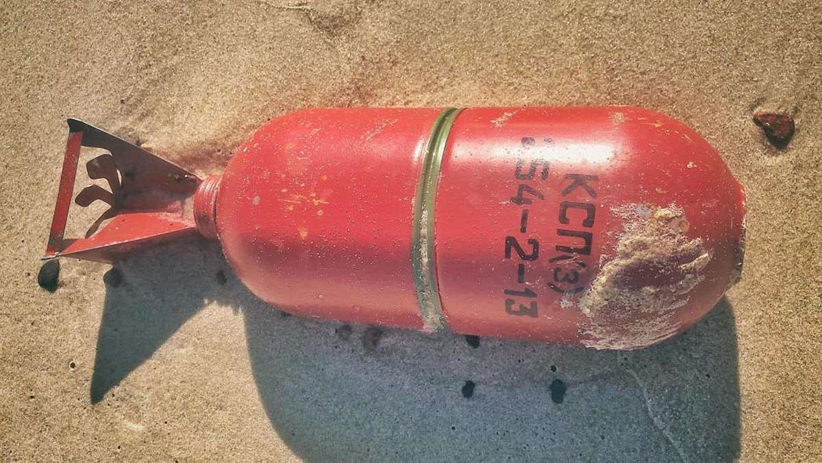 В Польщі на пляжі знайшли сигнальну ракету російського підводного човна