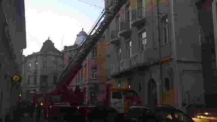 На вул. Наливайка у Львові сталася пожежа на даху будинку