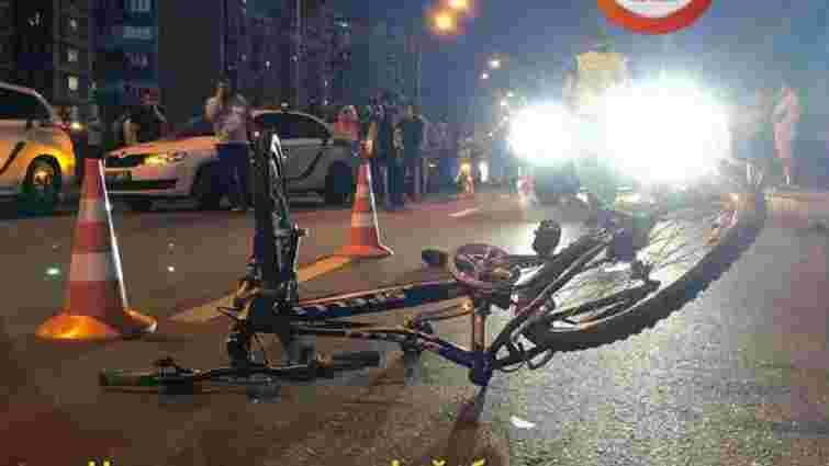 Автомобіль з кортежу Порошенка у Києві збив підлітка на велосипеді