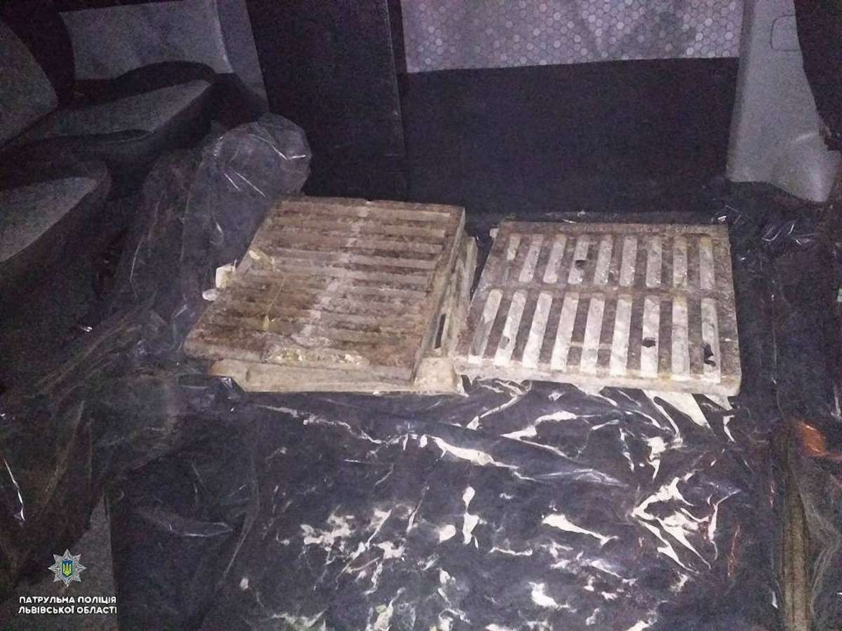 У Львові затримали подружжя, яке вночі крало дощоприймачі