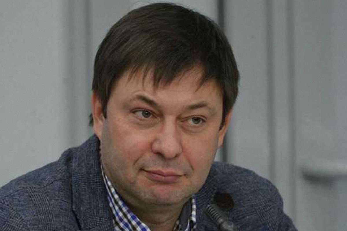 За законом Вишинський не може зараз вийти з українського громадянства, – ДМС