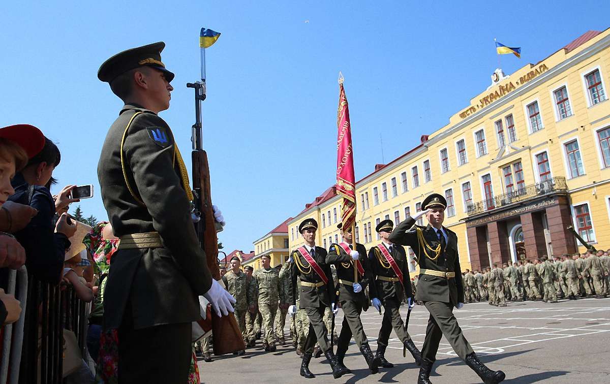 В Академії сухопутних військ у Львові відсвяткували випуск понад 330-и офіцерів ЗСУ