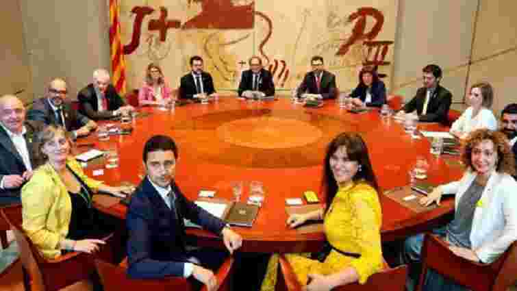 У Каталонії новий уряд прийняв присягу