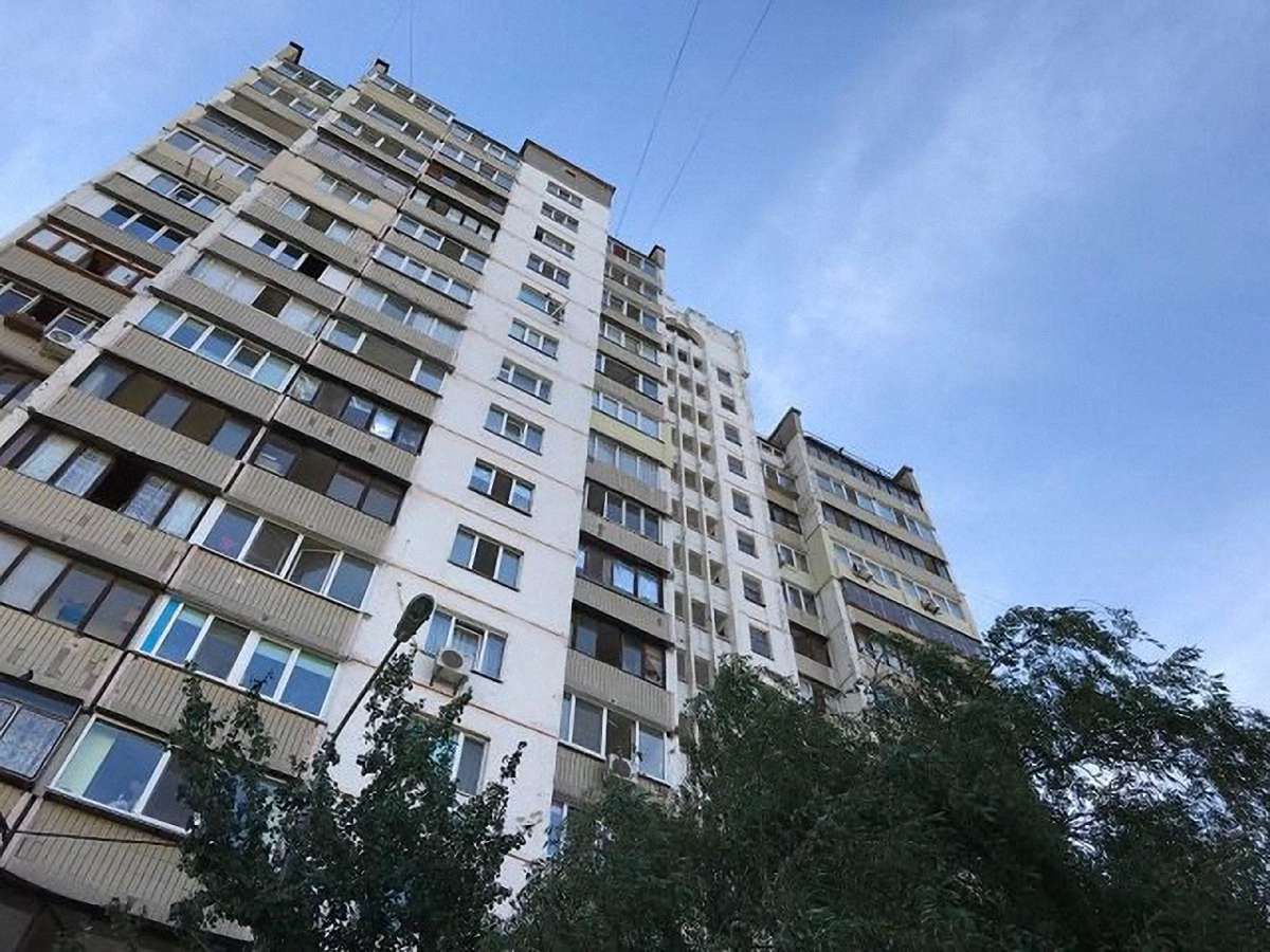 У Києві пенсіонерка залишилась живою після падіння кабіни ліфта з 10 поверху