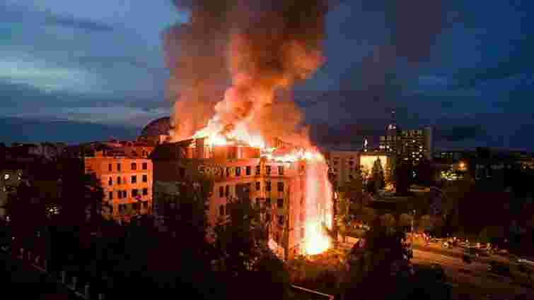 У центрі Кам'янця-Подільського у порожньому готелі сталася масштабна пожежа