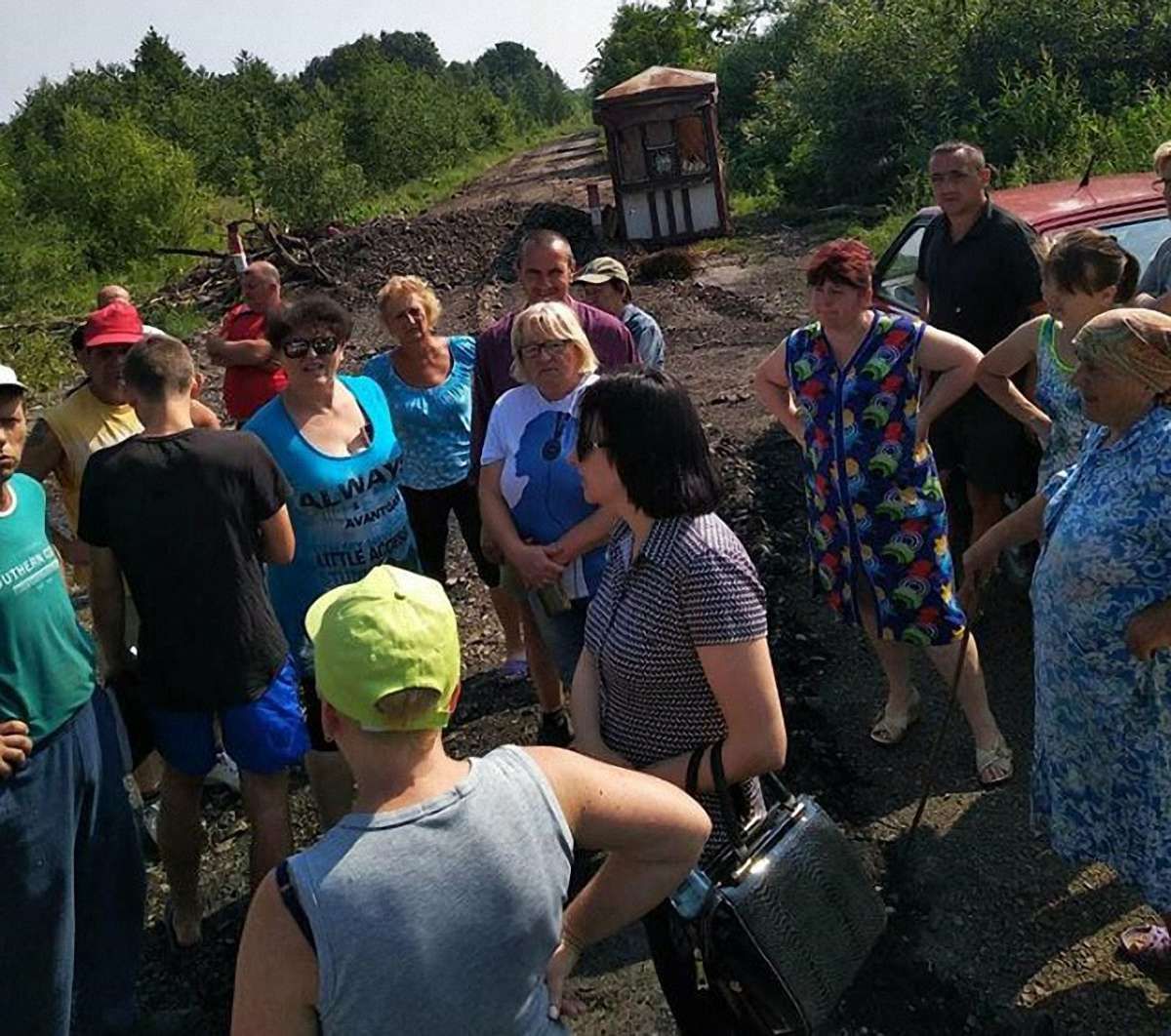 Поблизу Дрогобича мешканці перекрили дорогу до міського сміттєзвалища